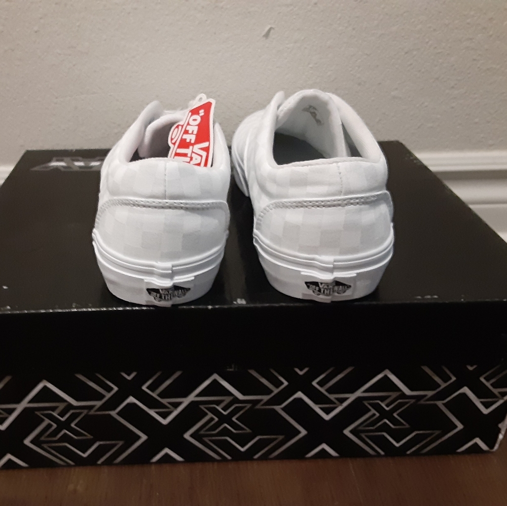 Vans - Picture 4 of 4